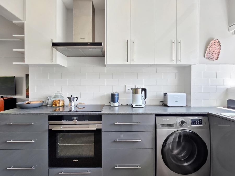 2 Bedroom Property for Sale in Sea Point Western Cape